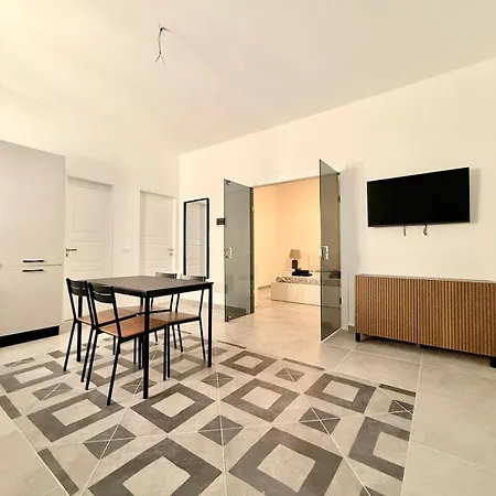 Апартаменти La Casa Delle Parole 1 *